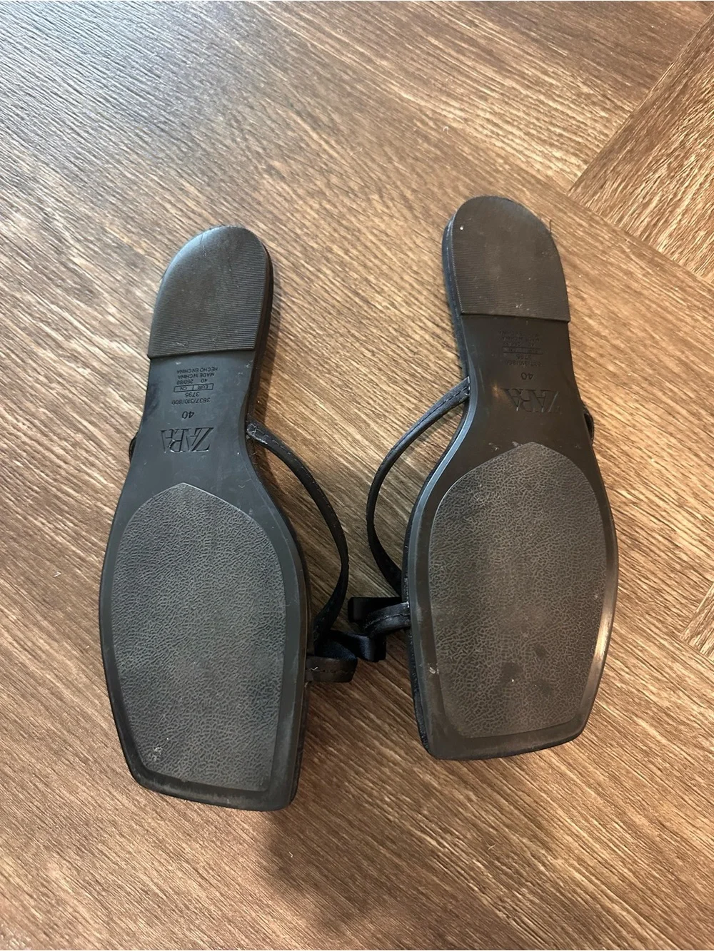 Zara Black Square-Toe Bow Thong Sandals - Picture 3 of 3
